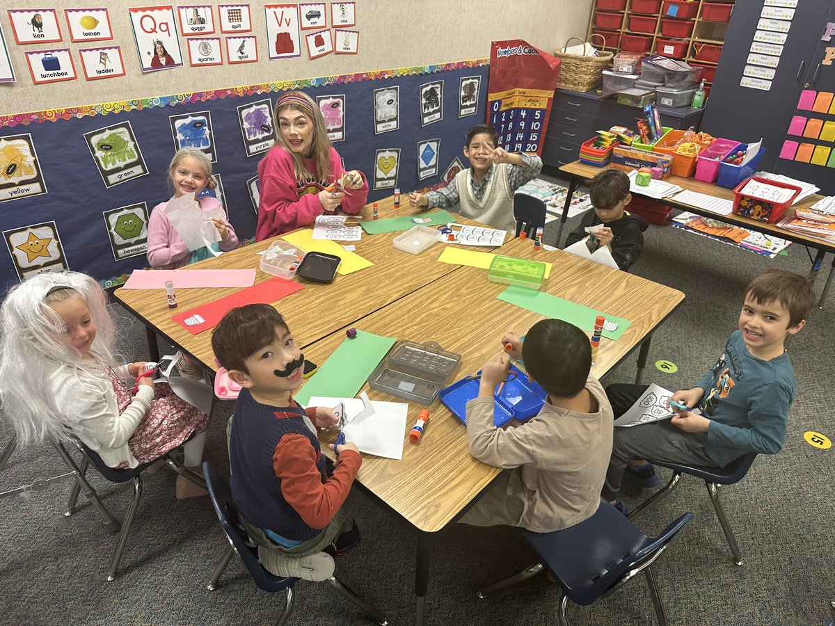 MsLewis38's tweet photo. 100 stickers, lollipop licks, &amp; one ice cream stacker station later! Us old folks are going to need a nap👴🏼🧓🏼😂 @MinshewColts1 #myMISD https://t.co/I1Il5zFHim