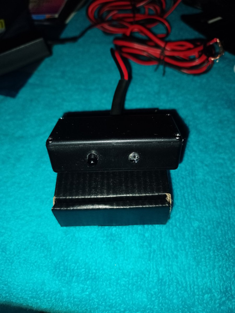 West_in_Crisis's tweet image. If I can Answer any questions You can e mail to theworldtoday72@gmail.com. Just 3M double sided pads to mount #singlehead, &amp;amp; 12Volt twincore #powerlea to Connect. Is internally #Fused 2.1 Amp Maximum Current draw.