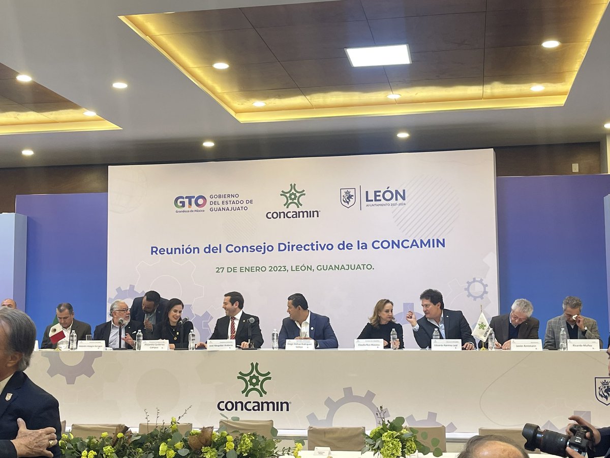 amracimx's tweet photo. Leon Gto. AMRACI-CONAPCI asiste y participa en la reunion de consejo directivo de la #CONCAMIN con la participación del Gobernador Samuel Garcia, Alejandra Gutierrez alcaldesa de Leon, Sen Claudia Ruiz Massieu y Jose Abugaber presidente anfitrión.
#TodosSomosMexico
#Amraci https://t.co/4G7vwt4SvK