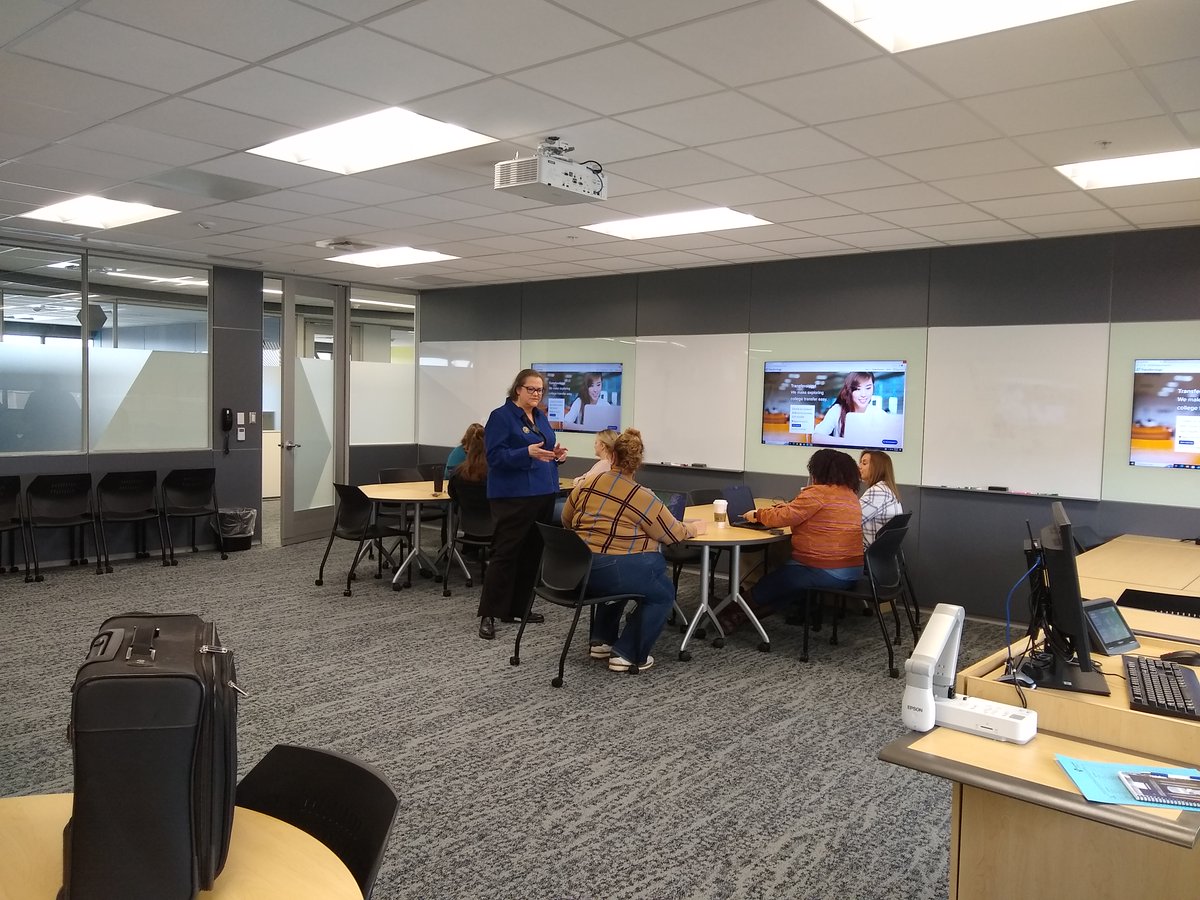 ILTransferology's tweet photo. Dena and Gina on the road! We had a great training session today working with advisors at Richland Community College on the various ways to use Transferology. Interested in attending a training session? Sign up here: https://t.co/mHVfUhyD5r https://t.co/CUqruFBIIX