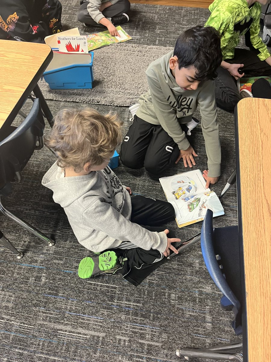 msdeeseiscool's tweet photo. Book buddy love! 💓 @um_BARELA My 5th graders loved reading with kinder today! https://t.co/Bpl1OyGwSx