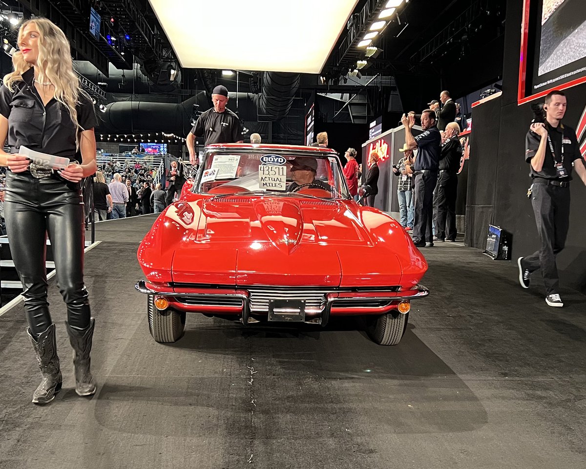 Barrett_Jackson's tweet photo. Recipient of the NCRS Top Flight and Bloomington Survivor awards, this 1964 @chevrolet #Corvette 327/375hp #Fuelie just sold for $225,000 at the 2023 Scottsdale Auction. 

For more information: https://t.co/iZSQ1GD4IZ https://t.co/iFfMtasWCH