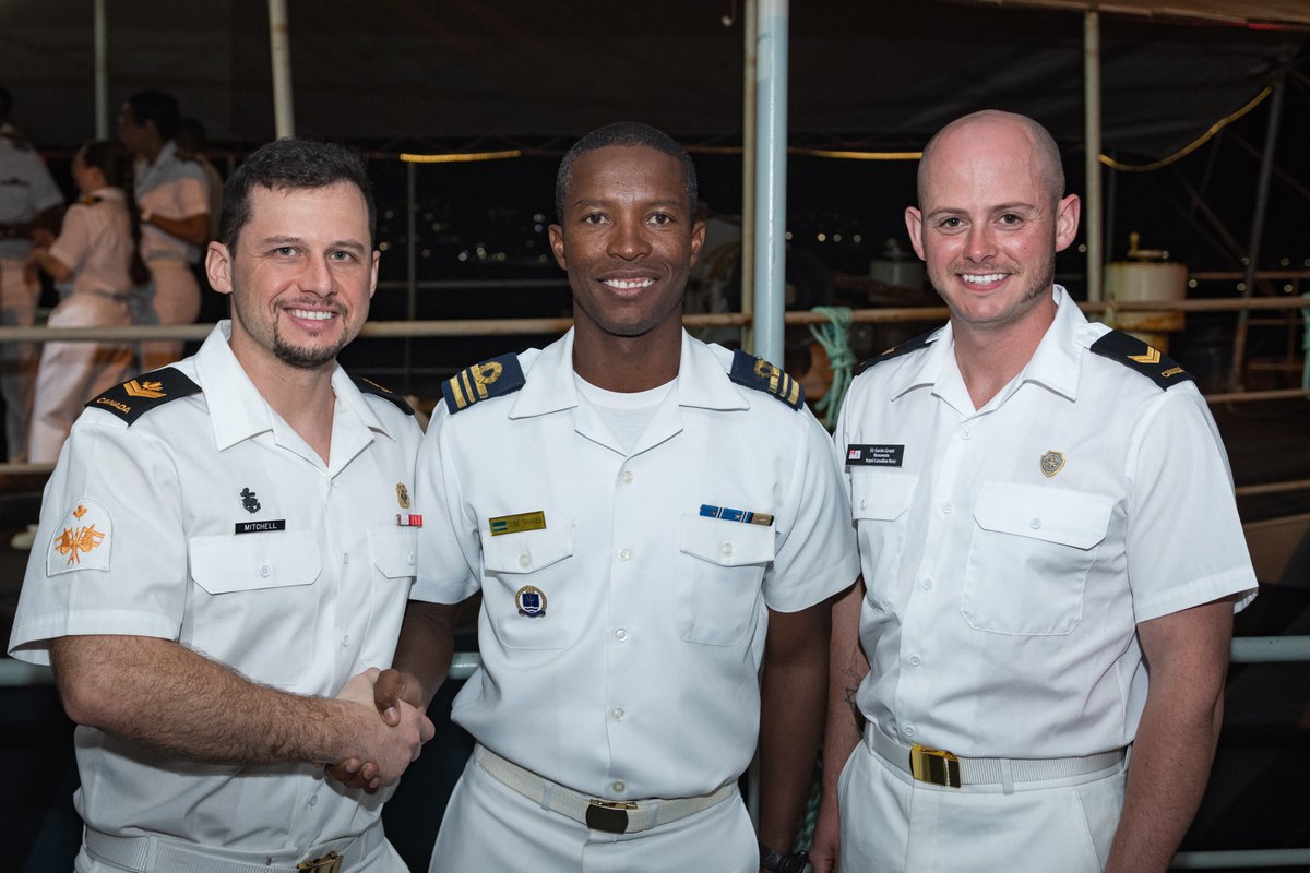 Making friends!

HMC Ships Glace Bay and Moncton hosted a reception onboard for members of the Armed Forces of Cape Verde, including RAdm António Monteiro, Cape Verdean Chief of Defence Staff in advance of #ExOBANGAMEEXPRESS set to begin Jan 27, 2023.

#OpPROJECTION #OE23