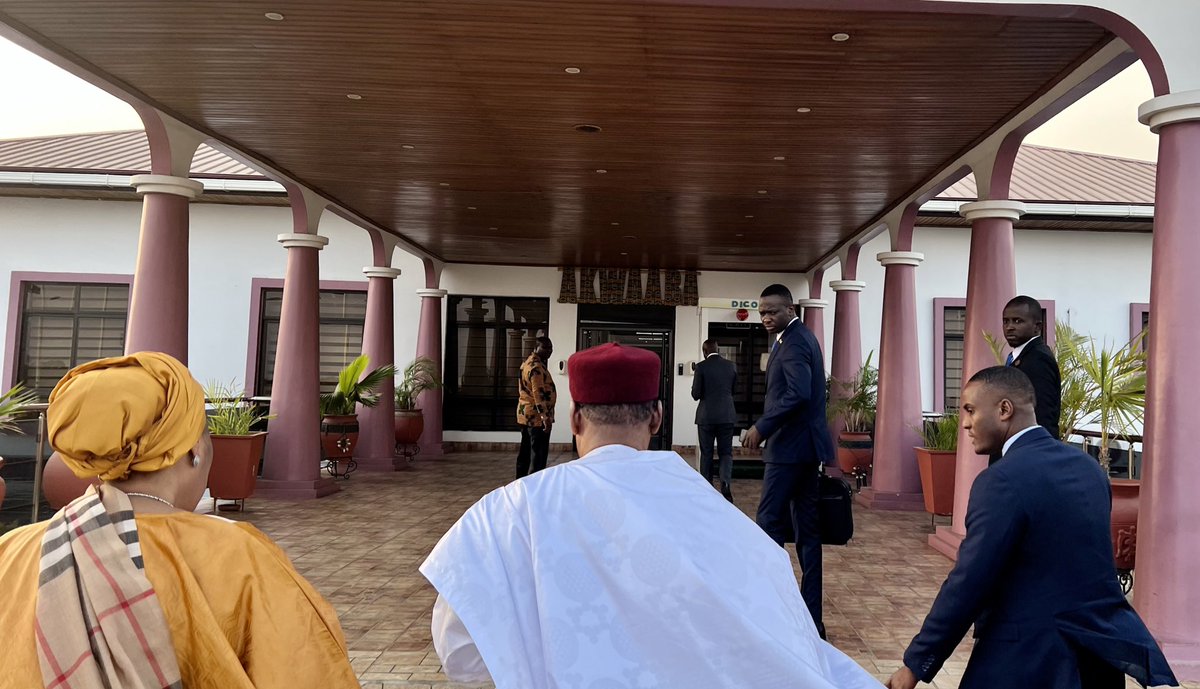 FondationIM's tweet photo. SEM @IssoufouMhm, Ancien Président du Niger, est arrivé en debut de soirée à Accra au Ghana 🇬🇭, où il pendra part, comme invité spécial et Champion désigné de la ZLECAf, ce 28/01/23, à la la première conférence des Dialogues sur la Prospérité de l’Afrique appelée Sommet de Kwahu. https://t.co/iJwGPb1DKl