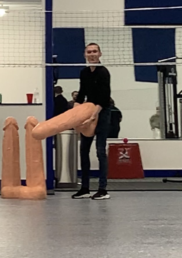 <a href="/tommyinnit/">TommyInnit</a> twitter it NEEDS to be this. anything else would be a waste