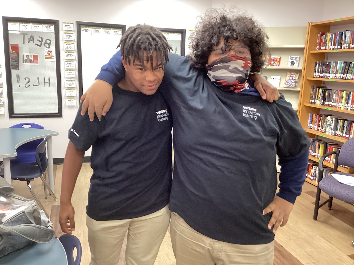 KatiePunsly's tweet photo. An exciting week for our high school #StudentTechTeam -- they had elections for team leader and got their @dpvils shirts!  #JCPSDigIn https://t.co/9nTkEFEG6c