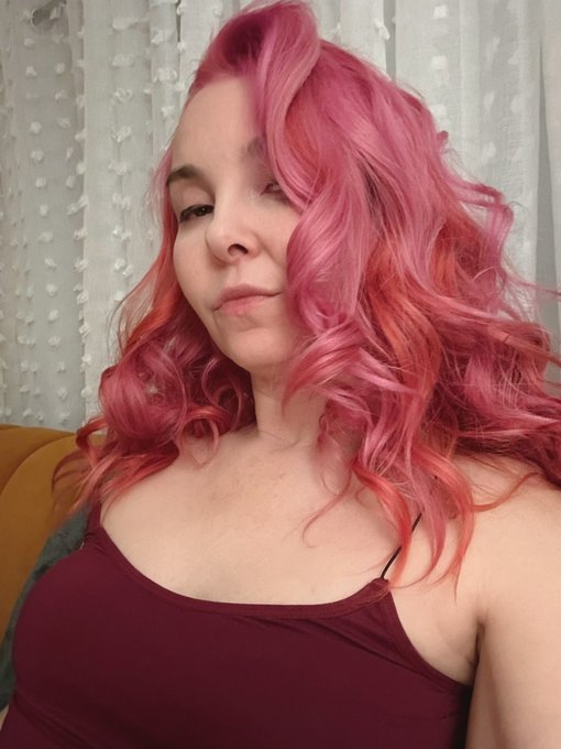 2 pic. Can’t tell me nothin with this new hair!?? https://t.co/Wcuw5BvJdG
