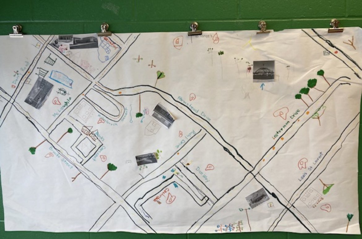 AnneJMacArthur1's tweet image. K4’s walks have led to an interest in finding their friends’ homes in the neighbourhood &amp;amp; google maps. They created their own map in the classroom and made their homes out of boxes to add to the block centre. They have found 13 of their friends’ homes! #studentledlearning