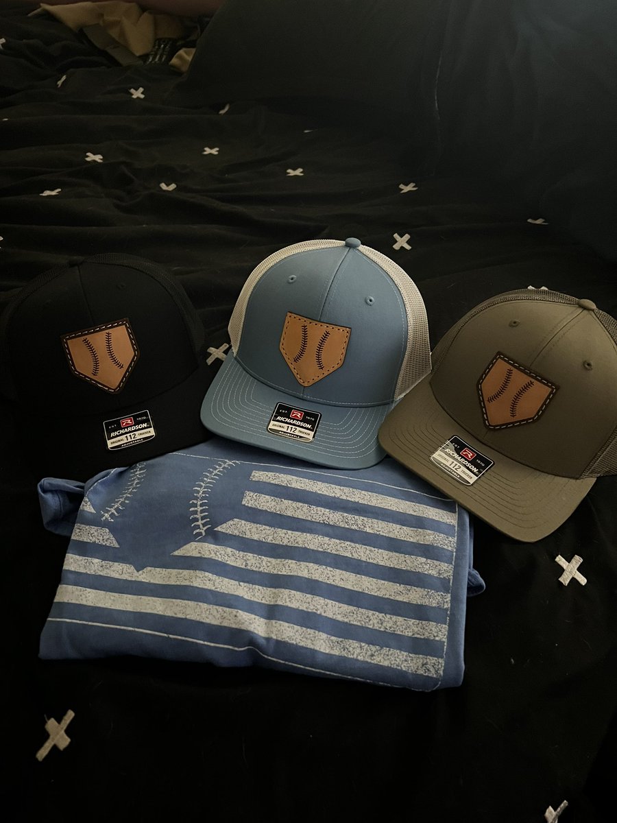 ryanmacadams's tweet photo. My new @Seamsapparel gear arrived! Thank you @Kale_Emshoff for the sweet new gear! Everyone, go get yourself some new hats and/or shirts and support him! #KALEyeah #SEAMSapparel https://t.co/3QIrGUEWor