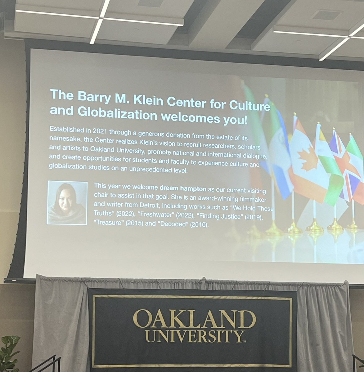 JoeShivelyOUCAS's tweet photo. Great first event of the Barry M. Klein Center for Culture and Globalization as we welcomed our first Visiting Chair, award-winning filmmaker dream hampton. @oaklandu @OaklandCAS #thisisou #oucas #kleincenter https://t.co/ig04PoaDQp