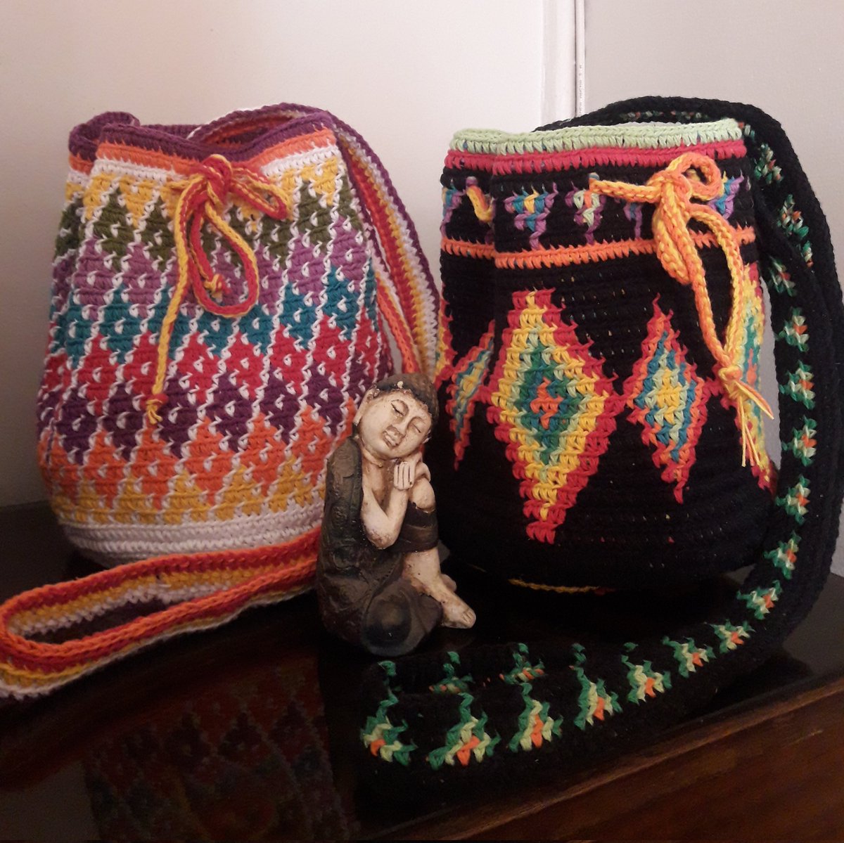 Amigos del 38% , soy artesana sureña y hago estos bolsos wayúu 100%hechos a mano un ❤ o un 🔄me ayudan mucho!!😊
#Bellsouth
