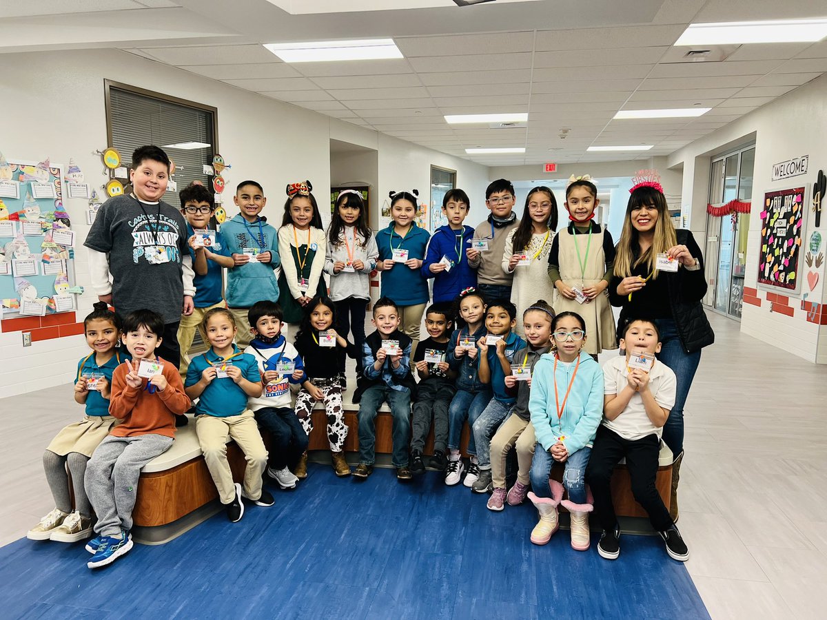 What a great way to finish our week than by seeing ALL my students moved up in their Reading Levels!!❤️ I’m so proud to be your teacher!! #I💓MYFIRSTIES! #Ms.PerezRocks🤩😎 #1stGradeRocks🤩😎 #BilingualTeacher💜 #Lanyards #Beads #Waytogo!! #CTEalwaysonPoint💚💙🌵