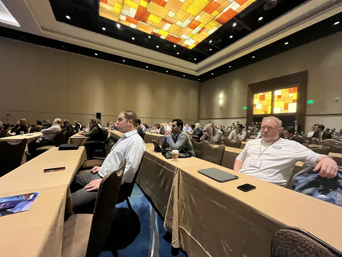 NMAnesthesia's tweet image. Dr. @SaadiaSherwani impressing a packed house at #ADVANCE23 @ASALifeline discussing our clinical productivity-based compensation model. 👏👏