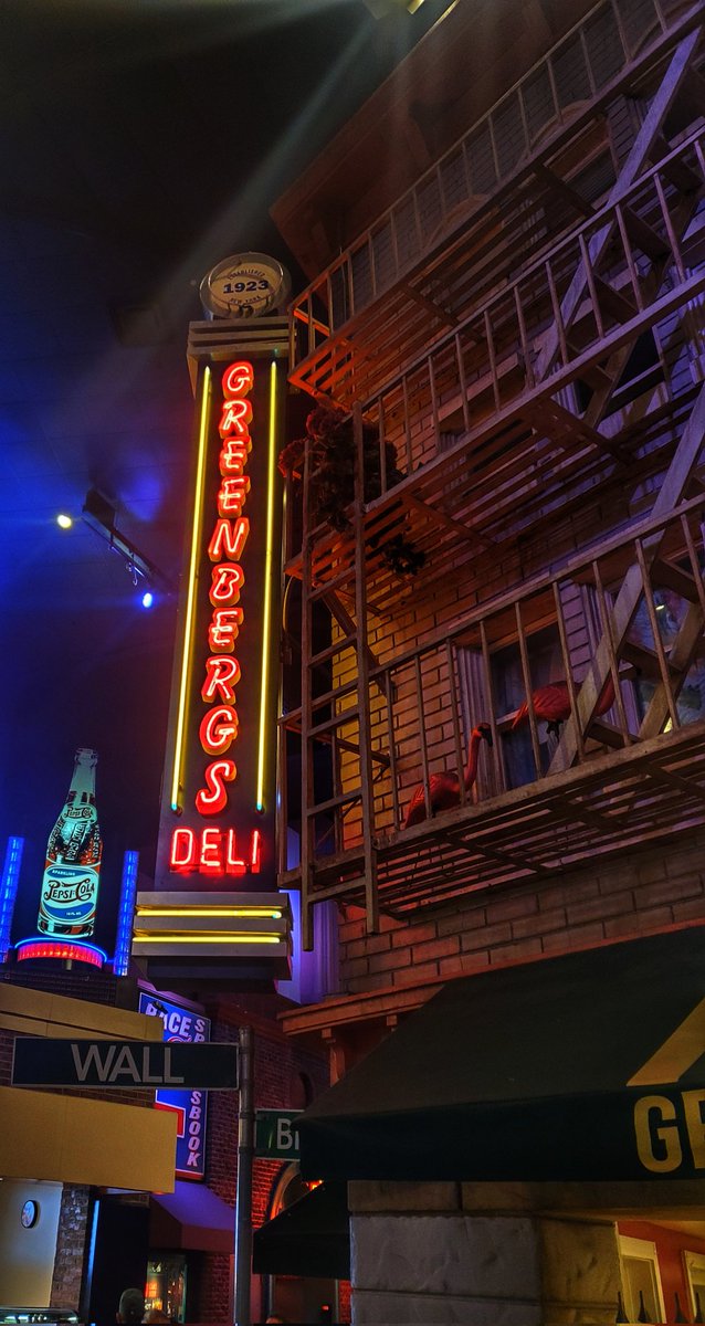 swiffer1_'s tweet image. Forrr get about it!! 🤌😋 The Greensburg's Reuben with pastrami down here at Greensburgs in @NYNYVegas is 🔥🔥🔥 I had my sauerkraut on the side😏 I will Def be back to try all the other delicious sammys🥪 @MGMResortsIntl #nyny #vegas #lasvegasfood rate this @DegensFactory