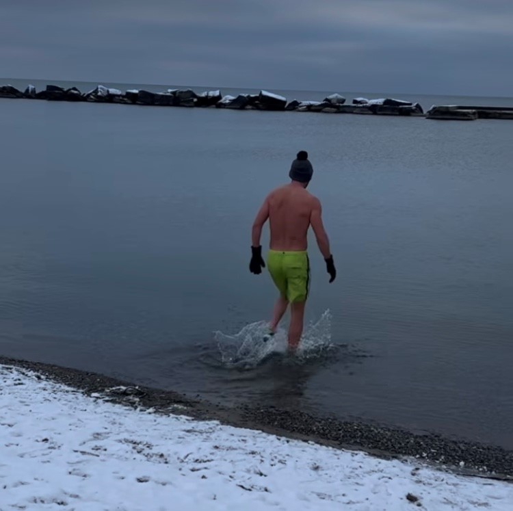 JHHospice's tweet photo. It's the last weekend of January & Gary's #PolarPlunge is going strong! Gary Waite is going #IntoTheCold this January to benefit a great cause: @JHHospice. Help him raise $30,000 for patients experiencing #homelessness to come "home" this year. Donate now: https://t.co/gszDnEMSxp https://t.co/z1BfgKEDbI
