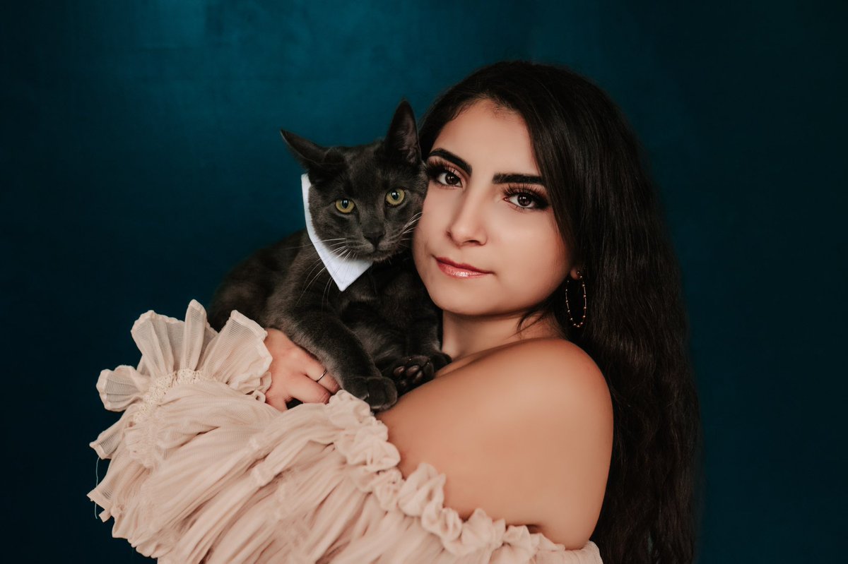katstaudinger's tweet photo. ur sign to get pics done with your furry bestie https://t.co/6RwwS8RM67