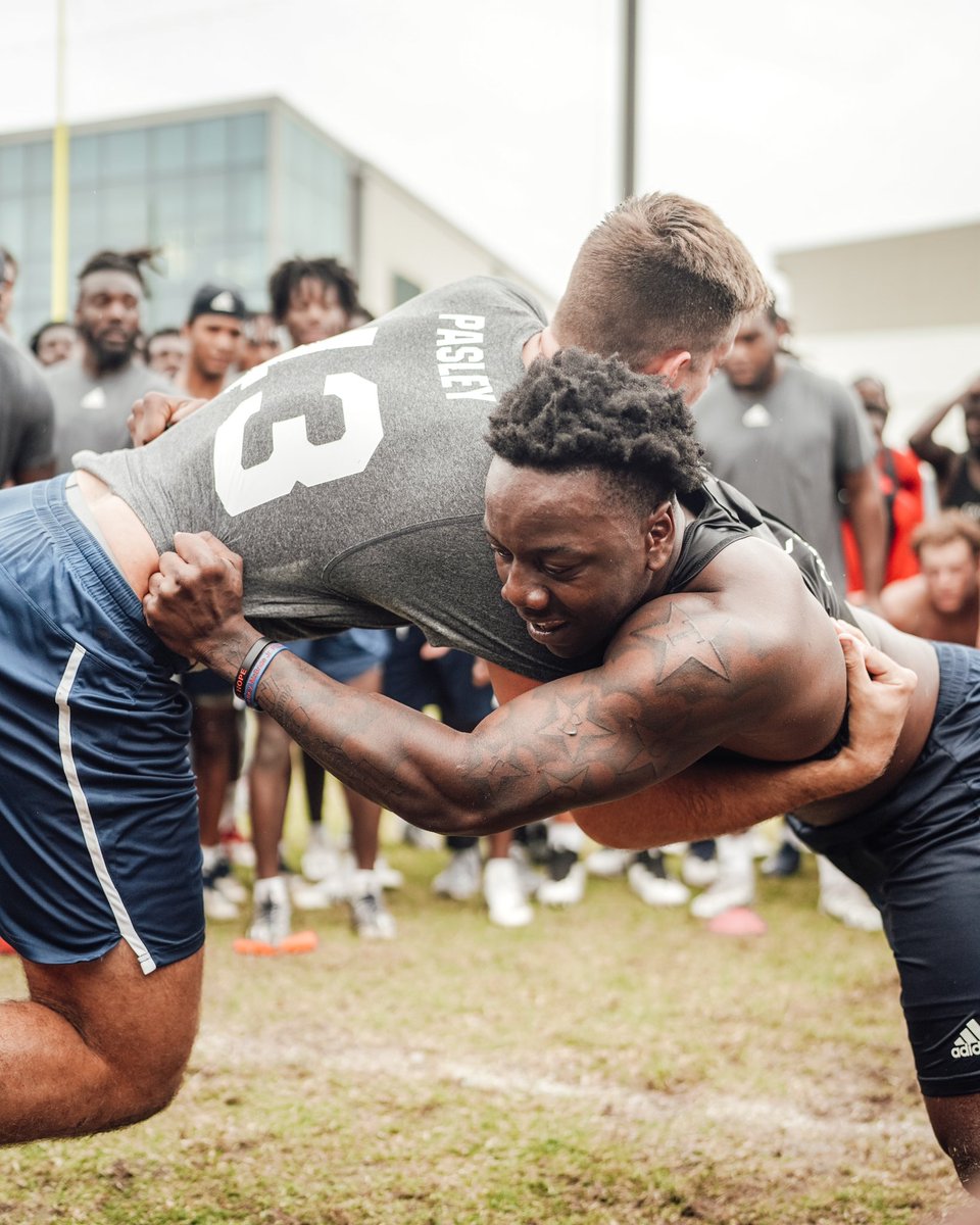 FAUFootball's tweet image. The latest Hard Hat Award goes to @humble_court 🥇

#WinningInParadise
#Plus2