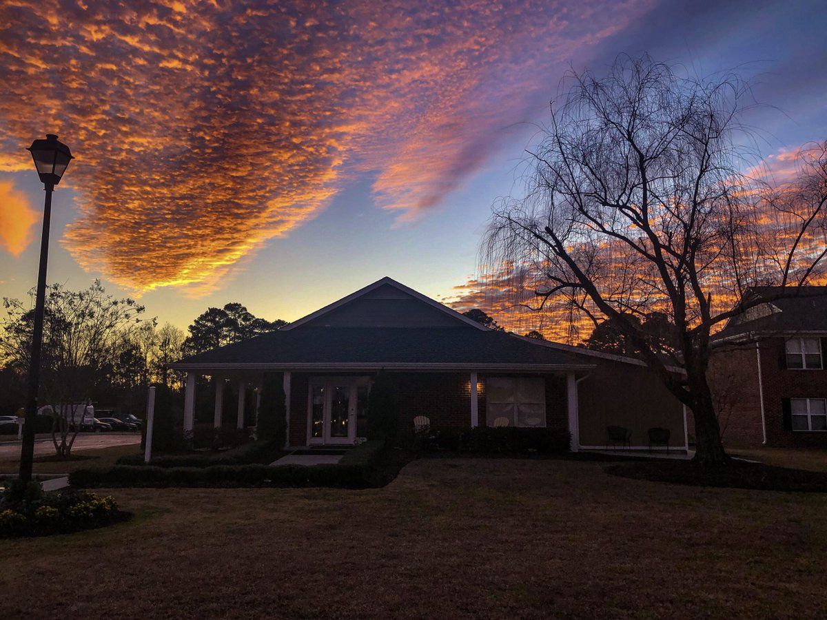 Did anyone catch the sunset last night? It was magical here at the leasing office! 
#northchaseapartments #wilmingtonnc #ilm #blueridecompanies #brc #apartmentliving #lovewhereyoulive #naa #waa #wrightsvillebeach #wb #carolinabeach #cb #surfcitync #uncw #cfcc #tgif #ncsunsets