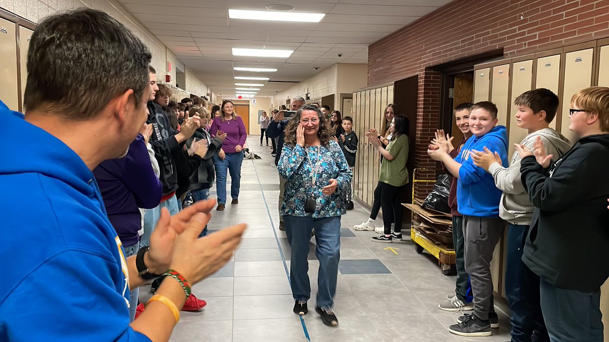 JamestownSchool's tweet photo. #Persell Middle School bid a fond farewell to longtime paraprofessional Cindy Learn on Friday afternoon. Mrs. Learn is retiring after 23 years at Persell. Students, staff, and special guests lined the hallways to give Mrs. Learn a surprise "clap-out." Congratulations, Mrs. Learn! https://t.co/LmZQ3vaJAc