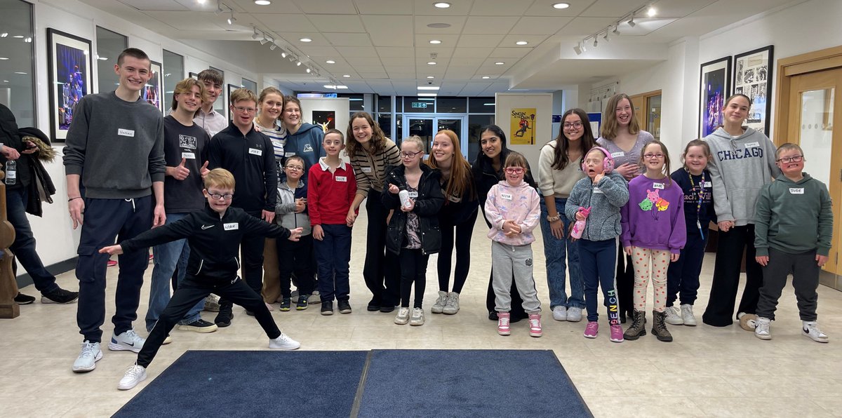 PortsmouthDSA's tweet photo. It was the turn of our junior members to join their buddies from @KESSOTON King Edward V1 school this evening &amp; they had an AM-AZ-ING time taking part in races, dancing and parachute activities followed by a shared meal &amp; chance to chat!  #Community @BrooksStaceyL @ScottMorgan101 https://t.co/BBty1ZlbBY
