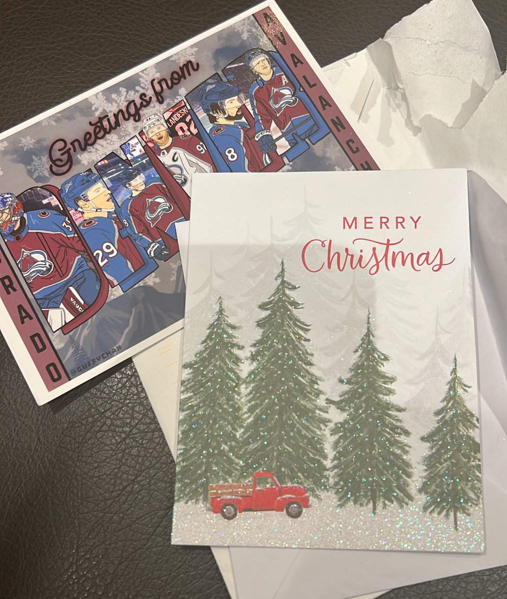 annadotorg's tweet photo. When you have friends in the US Christmas lasts however long the post takes. Thank you @kaitieeexoxo love you inmensely 🤍 https://t.co/sC0ElQ9Vh1