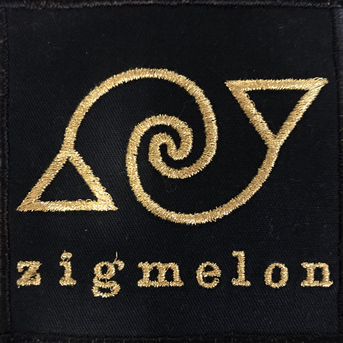 zigmelon's tweet photo. 10 by 10 inch embroidered shoulder patches. i made this symbol a long time ago, its of two interlocking fibonacci spirals that are coming out of two opposing pyramids. symbolically representing as above so below with a few other symbolical implications. got a few to sell
love, zm https://t.co/dcK6t1DqYH