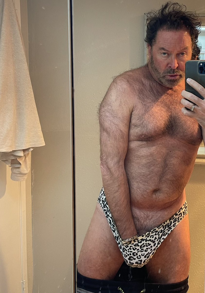 patrixdream's tweet photo. Hunt me down
#daddyhunt #manhunt #mensunderwear #wildmen #wildgay #gaydaddy #gaydilf #topdaddy #hairygay #beardgay #gayscruff https://t.co/npBLjXCyFz