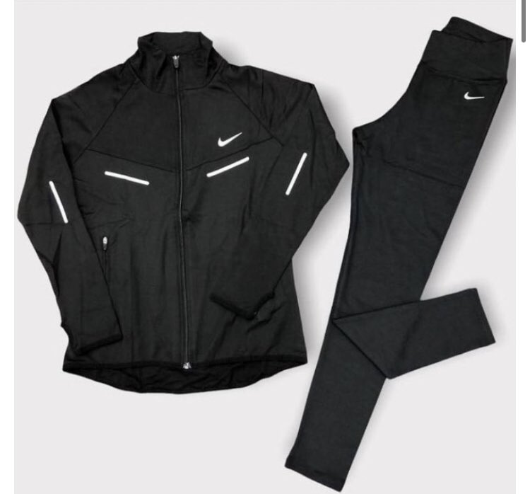 loncamCom's tweet image. loncam.com/nike-esofman-t…