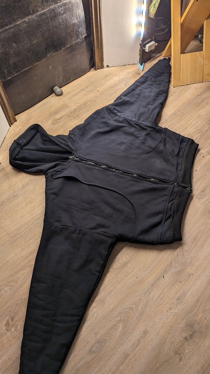 notmagicfox's tweet photo. Test 007 après teinture, très content du résultat final. Double layer, coupe crop et mes poches signature. Deux mois que j'ai commencé a coudre vraiment fier de moi. https://t.co/UZ9UuLgBEC