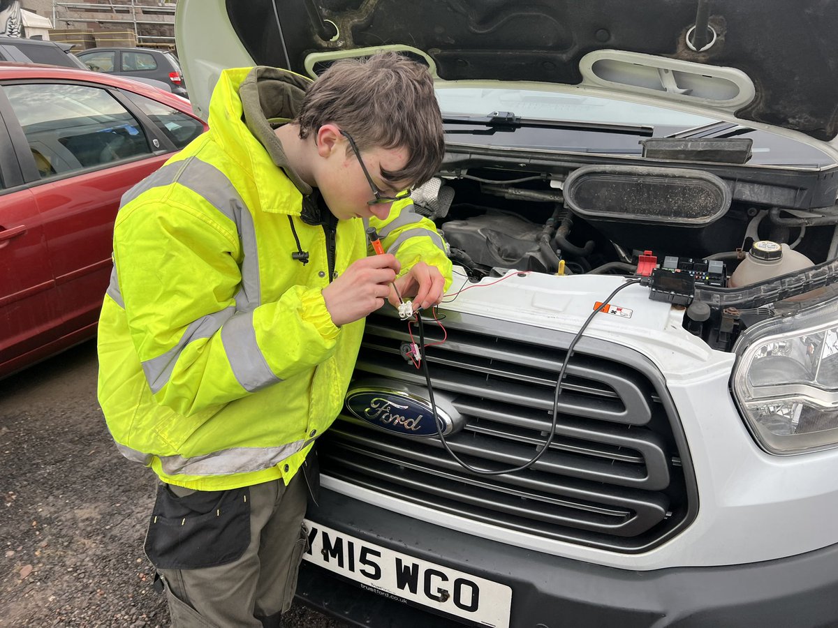 AngsYngEngrs's tweet photo. A few new activities being tested out by our young STEM leaders this afternoon #EngineeringEnterprise #AYEmechanics https://t.co/neZvmC9fKg