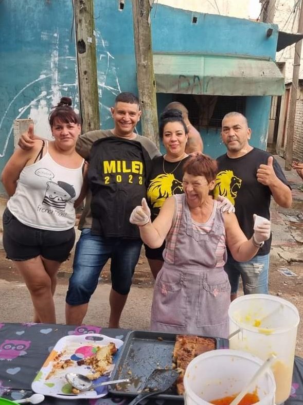 LMontenegrochdk's tweet photo. Mientras estuve en la costa acompañando al León en el Tour de la Libertad, mis colaboradores continuaron con la actividad social en barrios de emergencia. https://t.co/y5I7hDNcaV