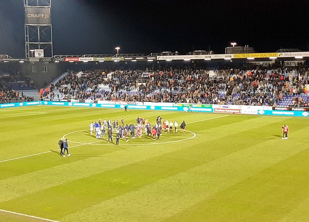 DeSwollenaer's tweet photo. Afgelopen. Nadat Rick Dekker namens @topossofficial beide ploegen langszij bracht, zorgden goals van Tolis Vellios, Lennart Thy en Dean Huiberts na rust voor een ruime 4-1 zege voor @PECZwolle. #pectop https://t.co/NIwl0rruXM
