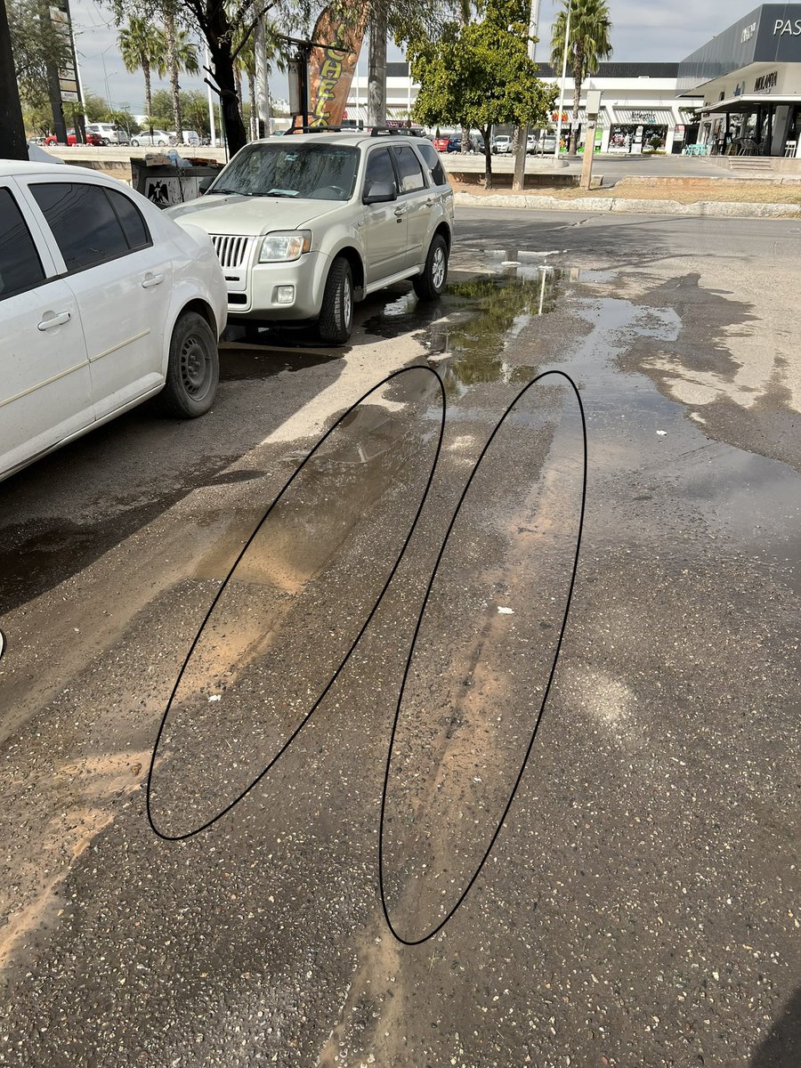 LuisPalac's tweet photo. Buenas tardes. Para reportar una fuga de agua potable por favor. Calle La Mesa esquina con Blvd Navarrete, col. Santa Fe.  Gracias @aguahermosillo @HermosilloGob https://t.co/hC13MrEFiz