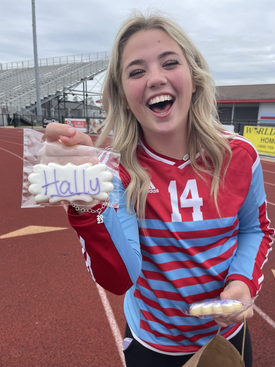 ladyraidersoc's tweet photo. We started a new tradition this year… locker buddies with our boys team!! #oneteam #onedream 🔥🔥💯 https://t.co/SzR4nVKG2W