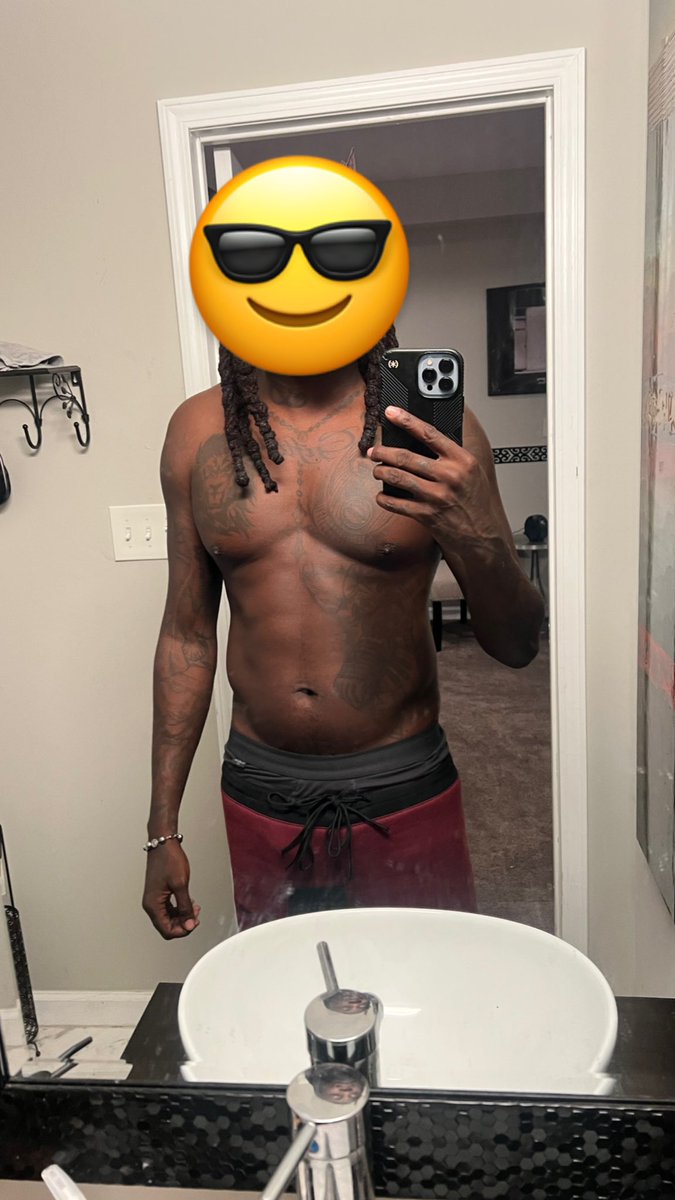 kcamp's tweet photo. Few months in the gym been paying off. Told myself I was gone turn my health &amp; image up. Still got some ways to go but you see the progress!! 💪🏾 

Shoutout to my boy @hardbodydriqq for keeping a nigga locked in 🦍 https://t.co/sohE6bL9ws