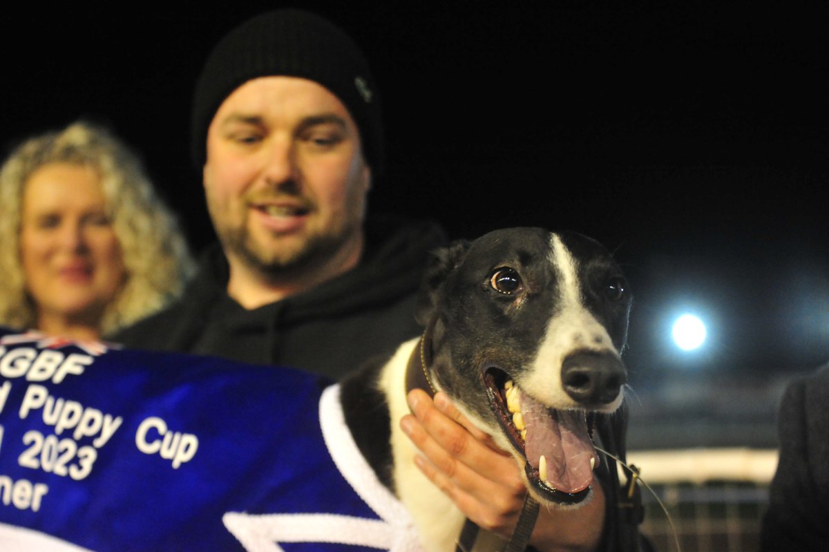 Oxford_Stadium's tweet photo. One proud trainer 😍

And an even happier dog 🤩

WATCHHALL SID - winner of the BGBF British Bred Puppy Cup Grand Final 👏

#OxfordStadium 🏟️ https://t.co/v5uPYVZSve