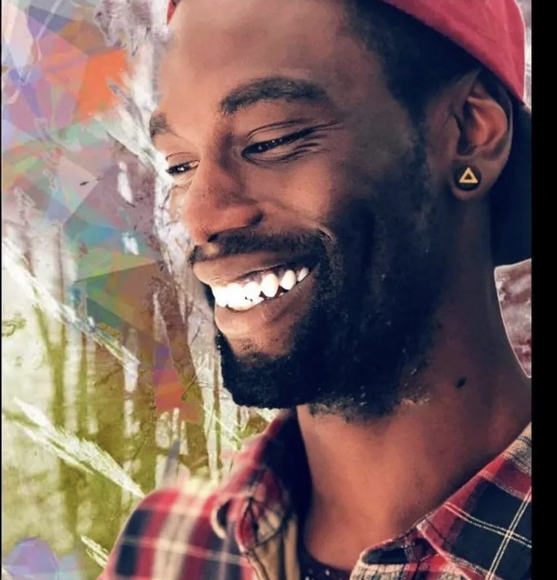 ShaneClaiborne's tweet photo. Say his name… #TyreNichols

His life matters. It more than matters - his life was, and is, precious. He should still be alive. https://t.co/oB2TsuXe1F