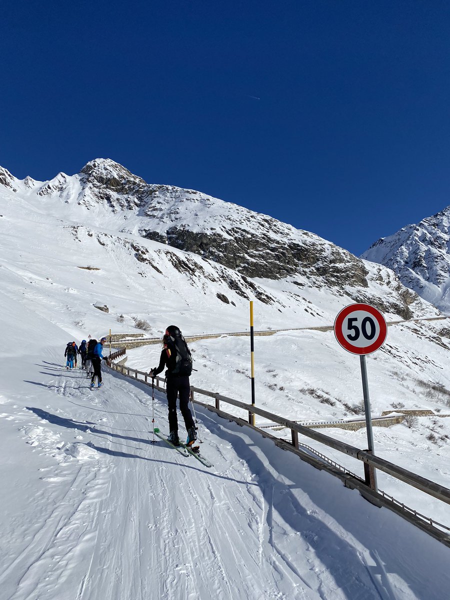 Skitoeren's tweet photo. Prachtig openingsweekend van het toerski-seizoen bij Hospice Gr St Bernard van https://t.co/rf9XKuaMez 🇨🇭🏔️🎿⛷️ #toerskien #Zwitserland #hospice #skitoeren https://t.co/4fQExjuG7Z