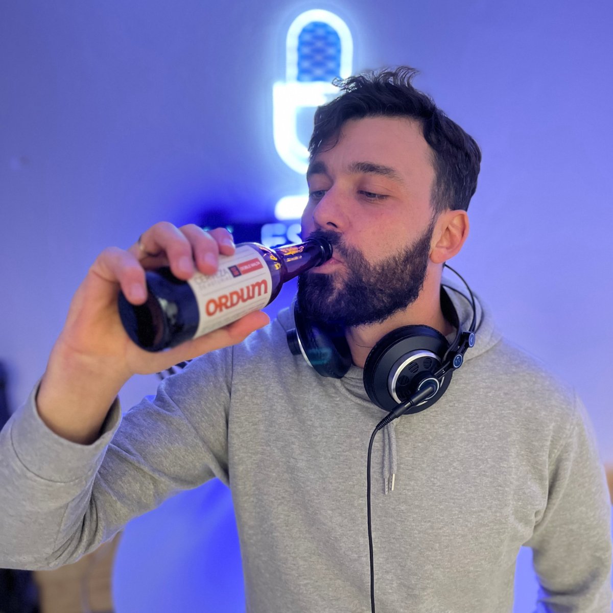 🍻 Quienes vengan a contar su movida a El Estudio tendrán la oportunidad de hacerlo tomando una Ordum. ¡TOMA YA! 

Además, podéis comprar en su tienda online con un 15% de descuento con el siguiente código: comoyelatumovida. 

¡Por muchas movidas más!

🙏  ¡GRACIAS <a href="/cervezaOrdum/">ORDUM</a>!