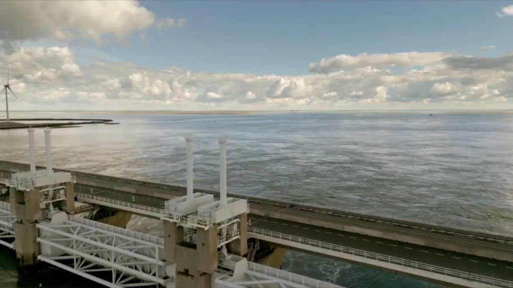 #Terugkijken | Afl. 4 van #HetWaterKomt - Het water komt. Weer. uitzendinggemist.net/aflevering/610…💧Hoe gevolgen van de #Watersnoodramp 1953 doorwerken in het nu