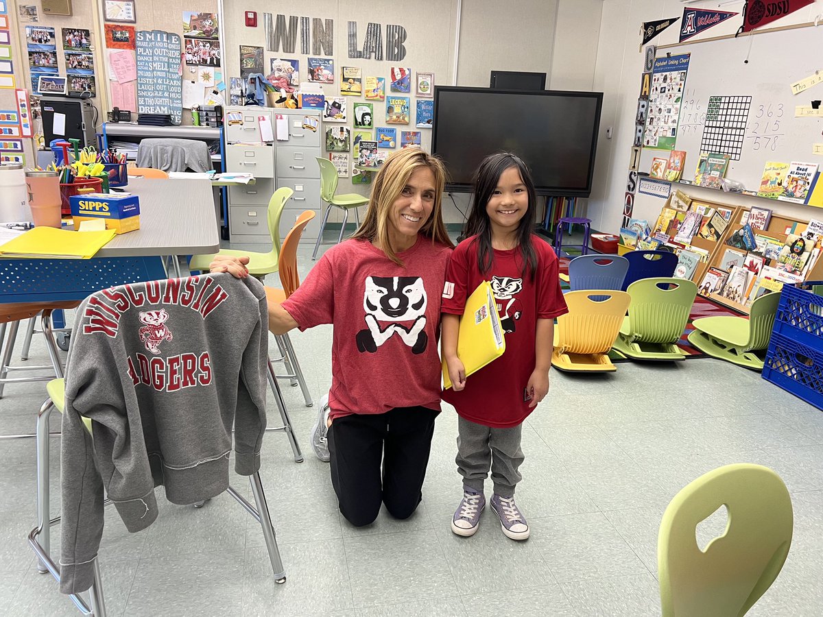LupinHill's tweet photo. Team Kindness in full force at Lupin Hill! Mrs Garrison connects with one of our 🐅 students over Wisconsin Badger 🦡 on Sports Attire spirit day. #kindnessforkate #LupinHill #lupinistheplacetobe #LVUSD https://t.co/ptQ9wtWNg7