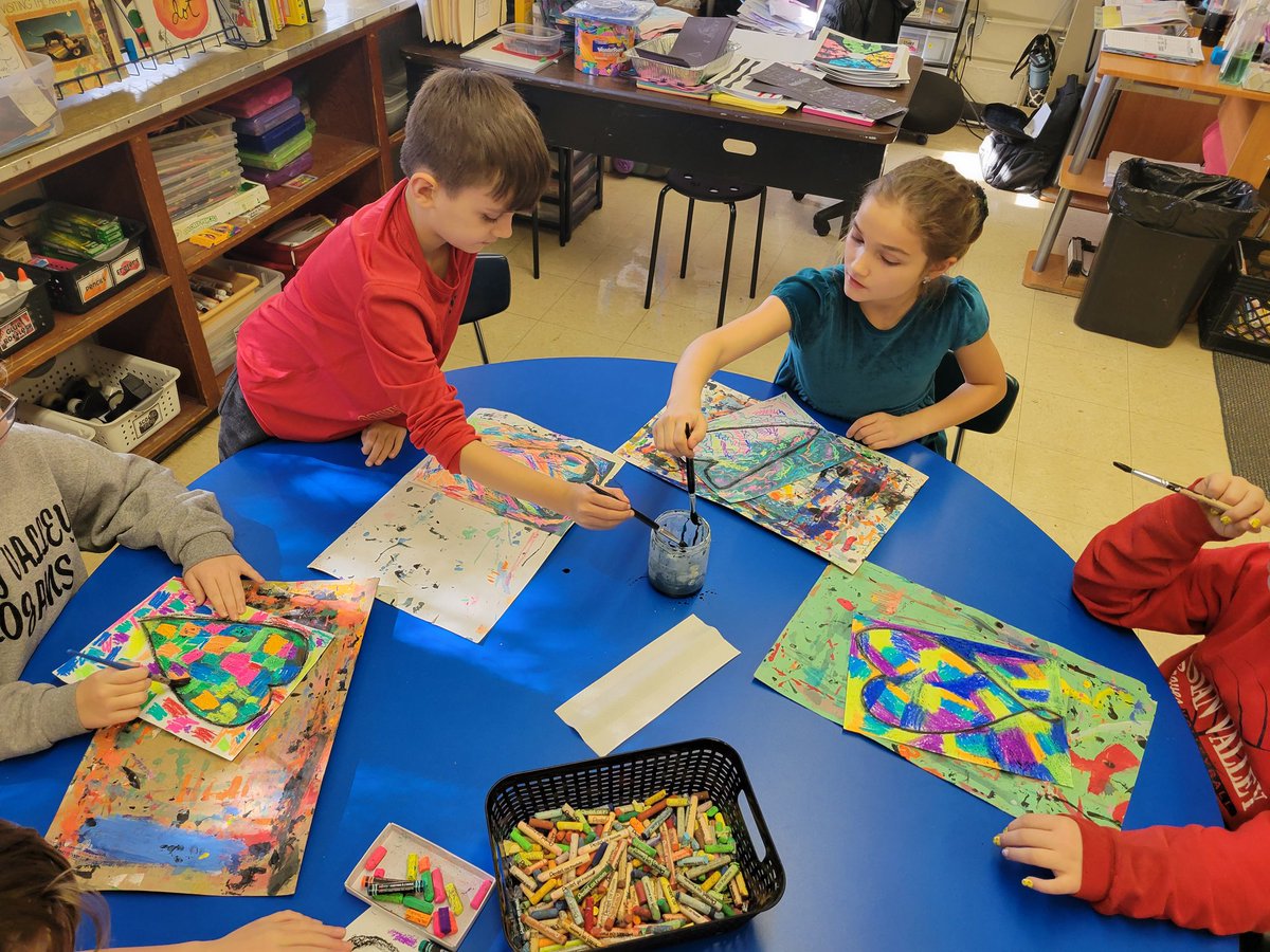 steam_TVLS's tweet photo. 3rd graders are working on hearts inspired by Ohio artist, Jim Dine.  Dine is famous for Pop Art paintings of hearts, amongst other things.
#wearetuskyvalley
@TVTrojans https://t.co/TmfG83rl65