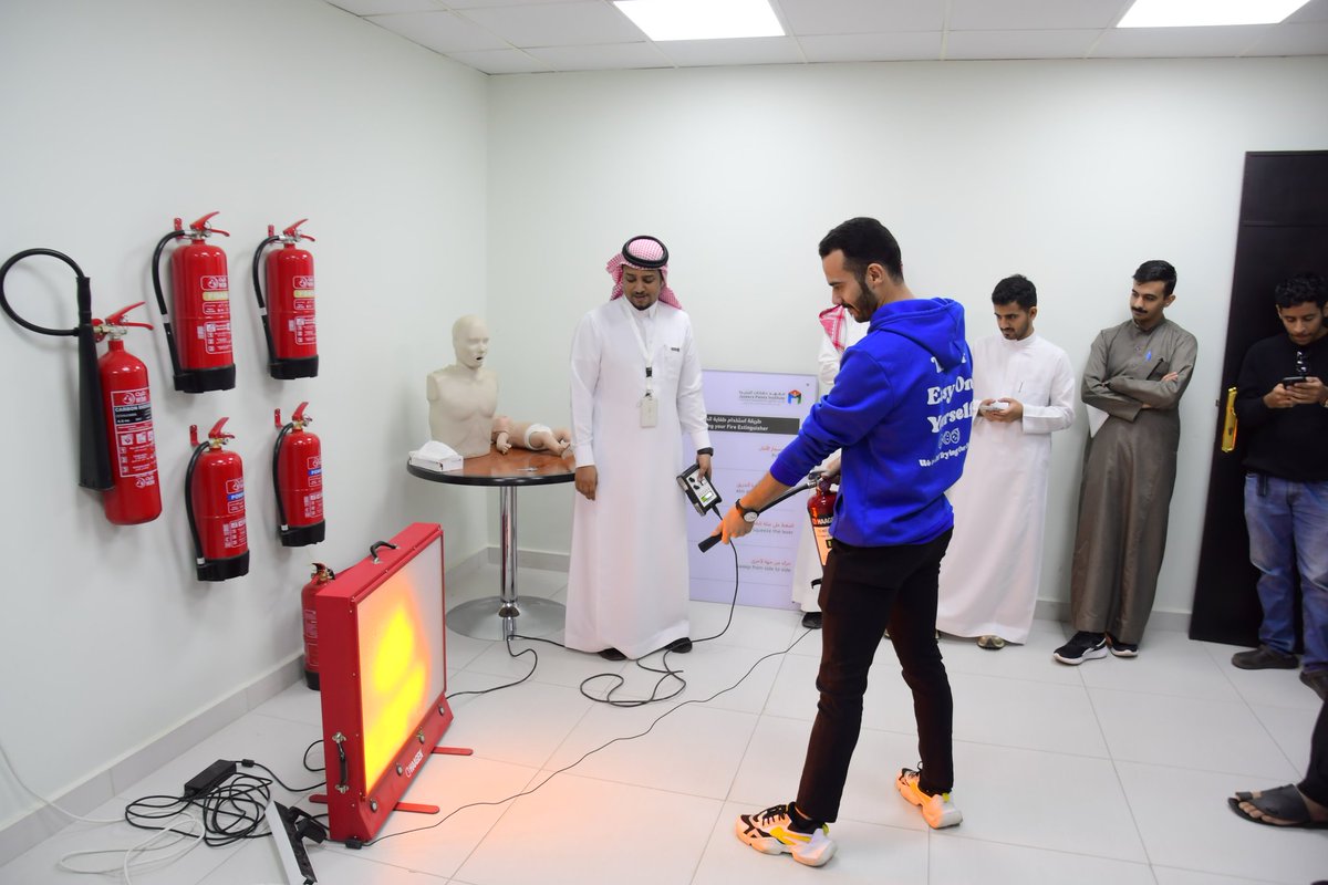 ASMEKSA's tweet photo. أقامت ASME KKU وبالشراكة مع @JPaintsKSA دورة مقدمة في الأوشا بمجموع ٣٠ ساعة تدريبية🤩.
تشكر إدارة الفريق @JPaintsKSA على جهودهم العظيمة في تدريب الطلاب والطالبات وفق المعايير العالمية 💫. https://t.co/Go9qGFwoHo