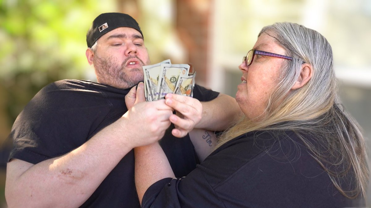 Lyricoldrap's tweet photo. TINA EATS CATFOOD!! https://t.co/Qli4Xfhztr https://t.co/CdtSk402oK