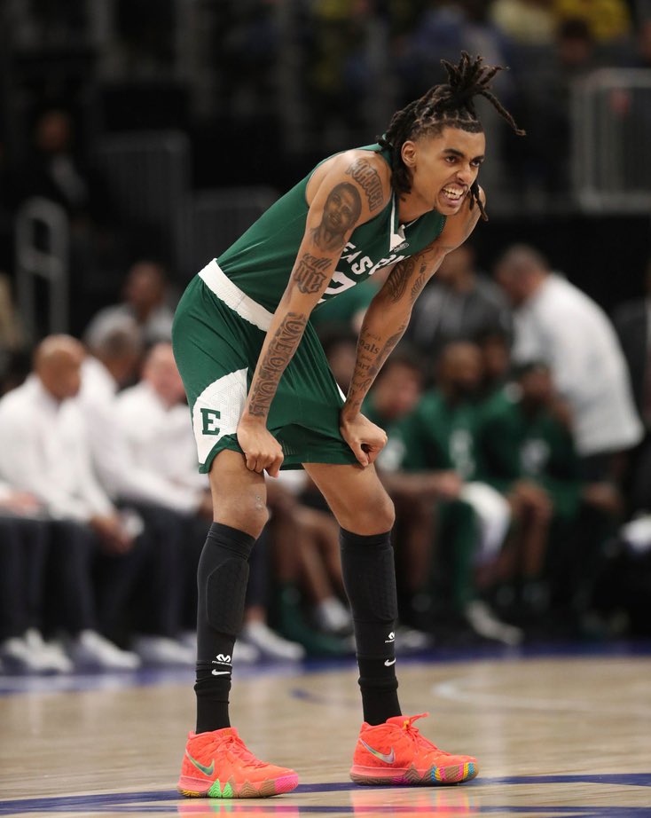 TheDunkCentral's tweet image. A source close to Emoni Bates’ camp said they had spoken with 20 NBA teams and his draft projection ranges from 20-45, per @AdamZagoria 

NBA executive: “He’s a talented offensive player who right now is a 2nd-round pick,”

(Via forbes.com/sites/adamzago…)