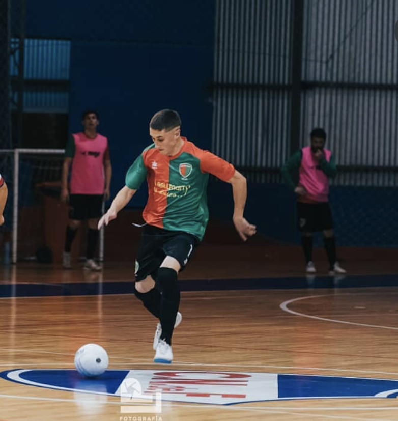 BostonFutsal's tweet photo. En la noche de ayer y luego de un movimiento futbolístico muy exigente, también confirma su continuidad Facundo Marichal, el soberbio lateral del Sastre vestirá la roja y verde durante 2023. https://t.co/wCVX6w1FV6