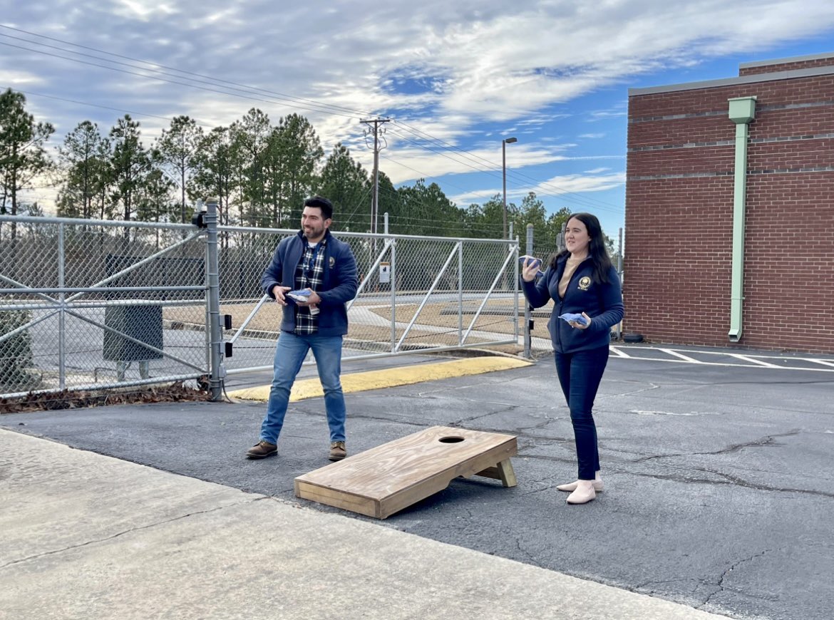 SCEMD's tweet image. Taking a break from preppin’ for the weekend to play a little 🌽 hole with our friends at SCEMD! 
#nationalhavefunatworkday