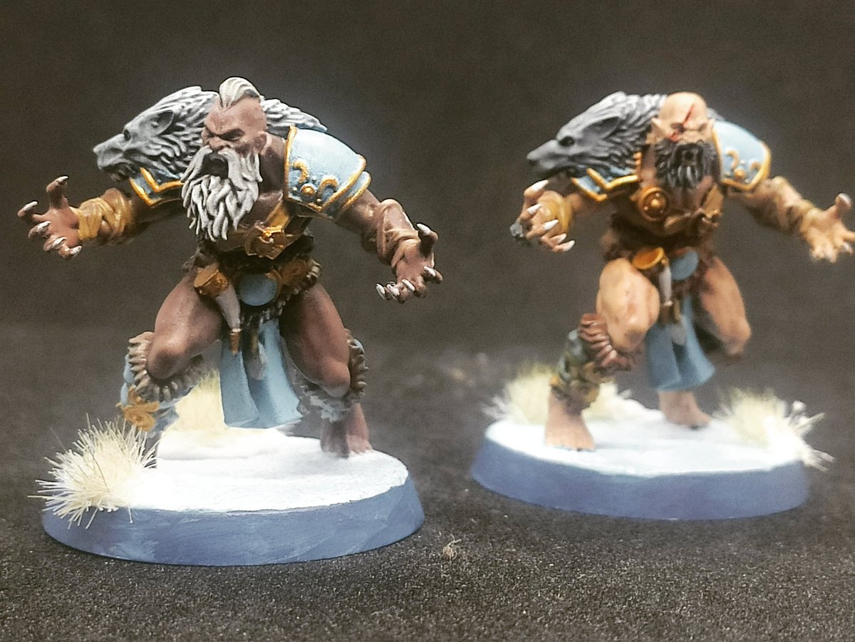 s_waites's tweet photo. Who needs weapons on the blood bowl pitch when you have werewolves with big old claws! 

#bloodbowl #WarhammerCommunity #warmongers #Werewolf #norse #painting https://t.co/3xyxRHQpvE