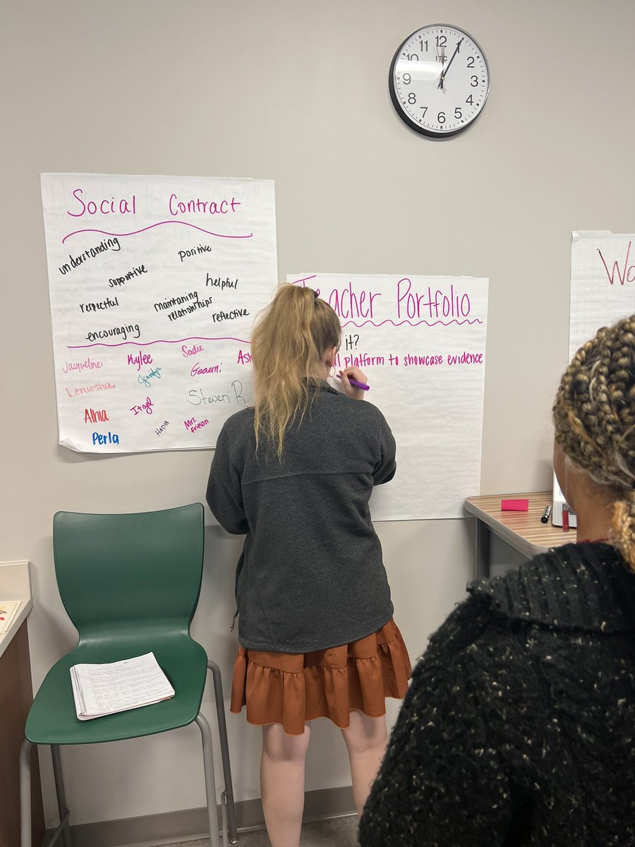 mfriesonTTU's tweet photo. It’s the most wonderful time of the year - hiring season! Well, almost! But the prep starts NOW! 👏🏼 TC’s identified the components of a digital portfolio and will begin working on their own! 👩🏻🏫👨🏽🏫 #bestoftheBEST #techteachacrosstexas #ttat https://t.co/e7TDblvgYV