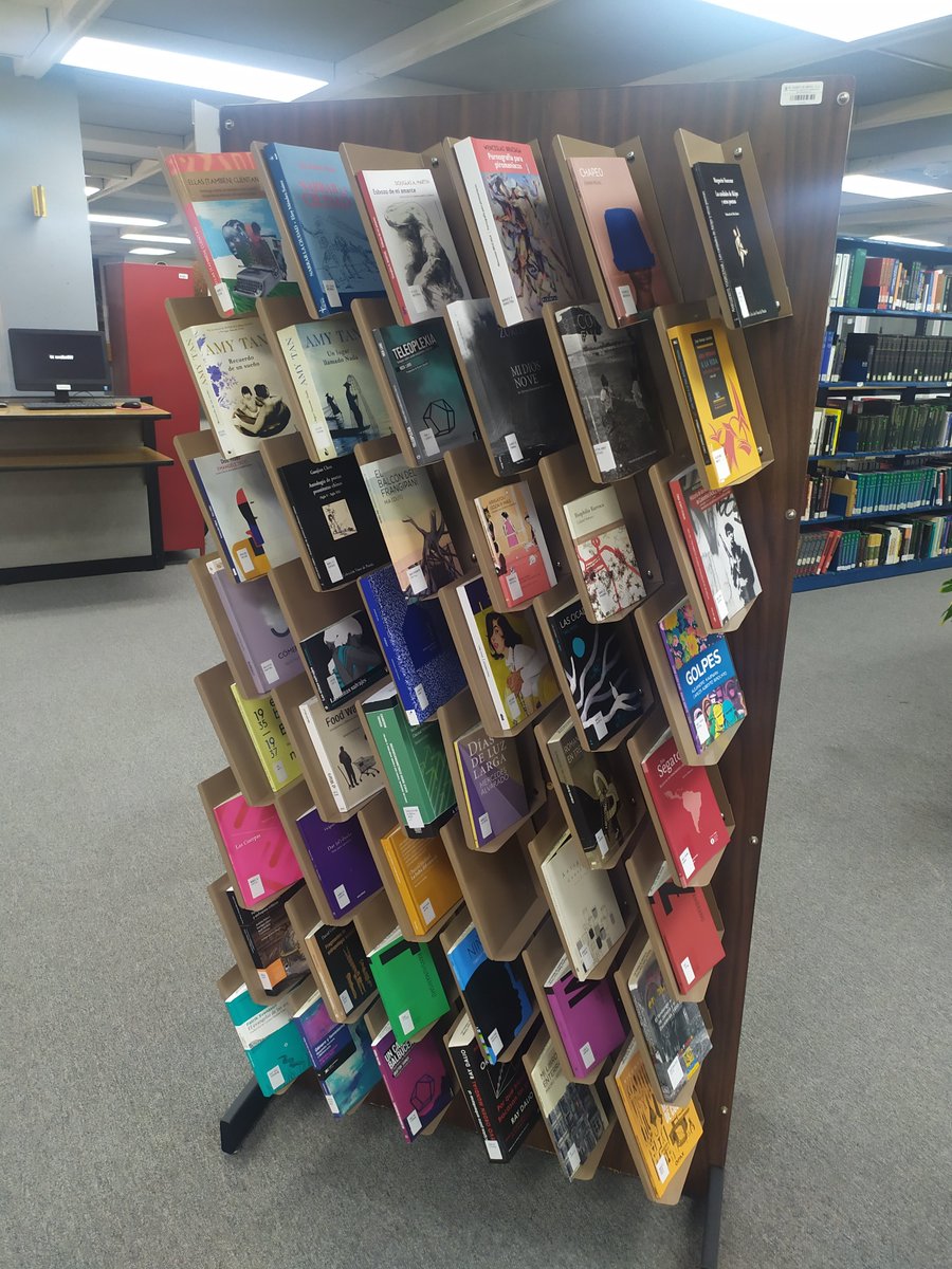 No olvides pasar por los estantes de nuevas adquisiciones y llevarte alguno de los títulos nuevos que se integran día con día al acervo. Puedes llevarlos a domicilio, solicitarlos en préstamo interbibliotecario o consultarlos en sala. Somos una biblioteca de acceso público.